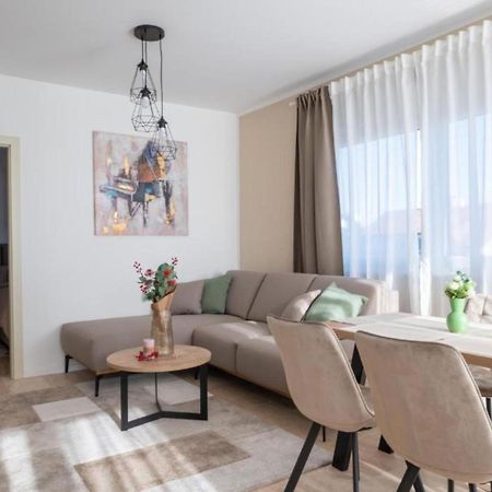 Apartment Kona - Free Parking & Self Check-In Ivanja Reka Eksteriør billede