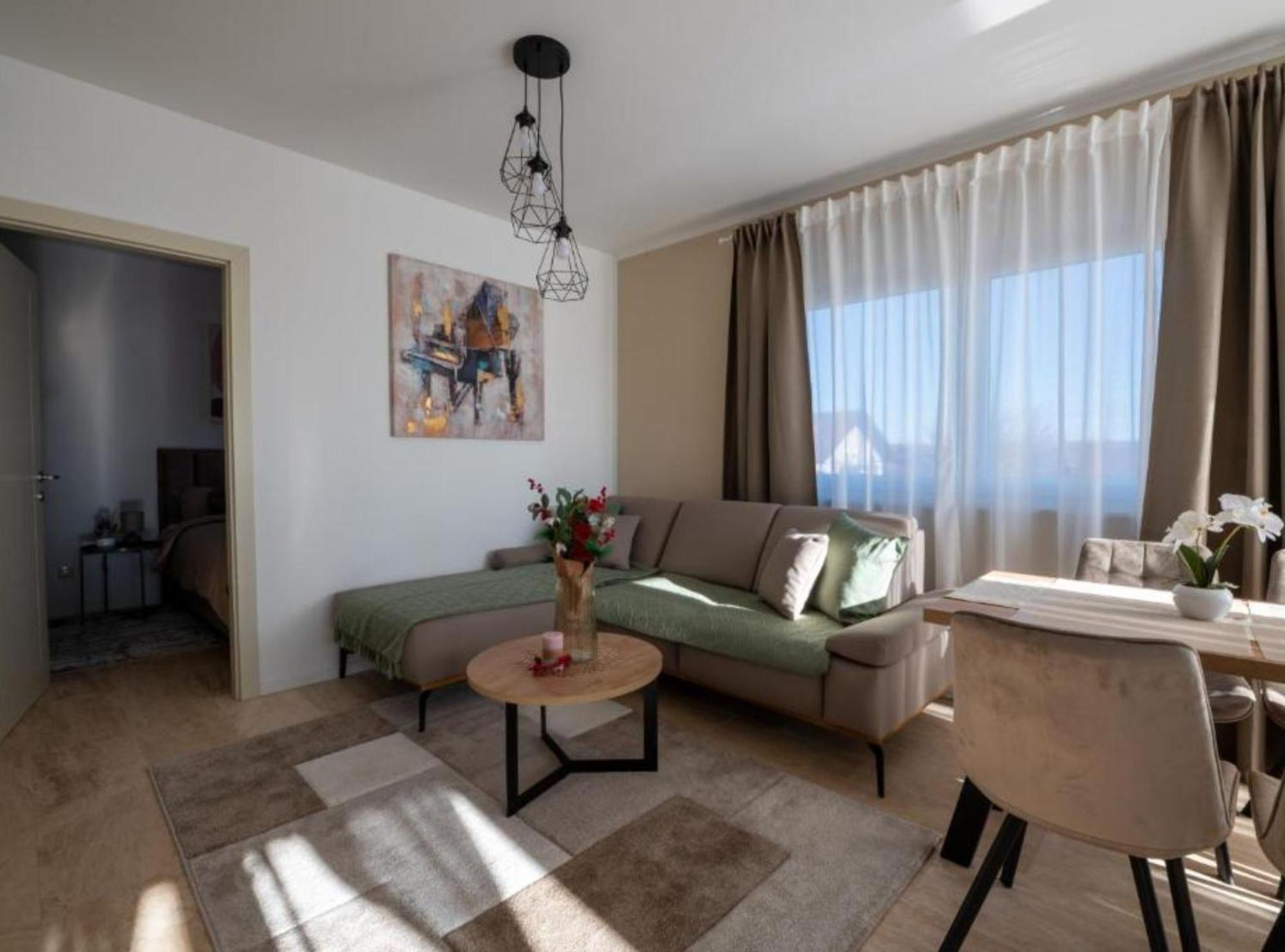 Apartment Kona - Free Parking & Self Check-In Ivanja Reka Eksteriør billede