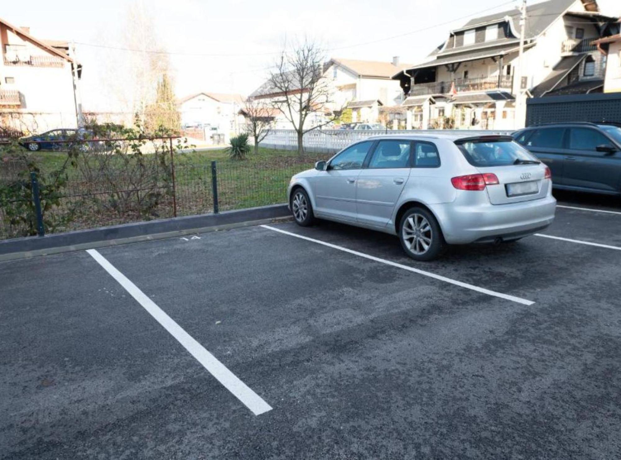 Apartment Kona - Free Parking & Self Check-In Ivanja Reka Eksteriør billede